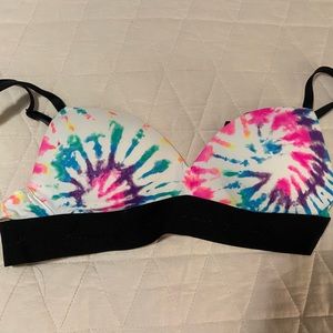 Victoria’s Secret PINK wear everywhere wireless push-up 32-A NWOT